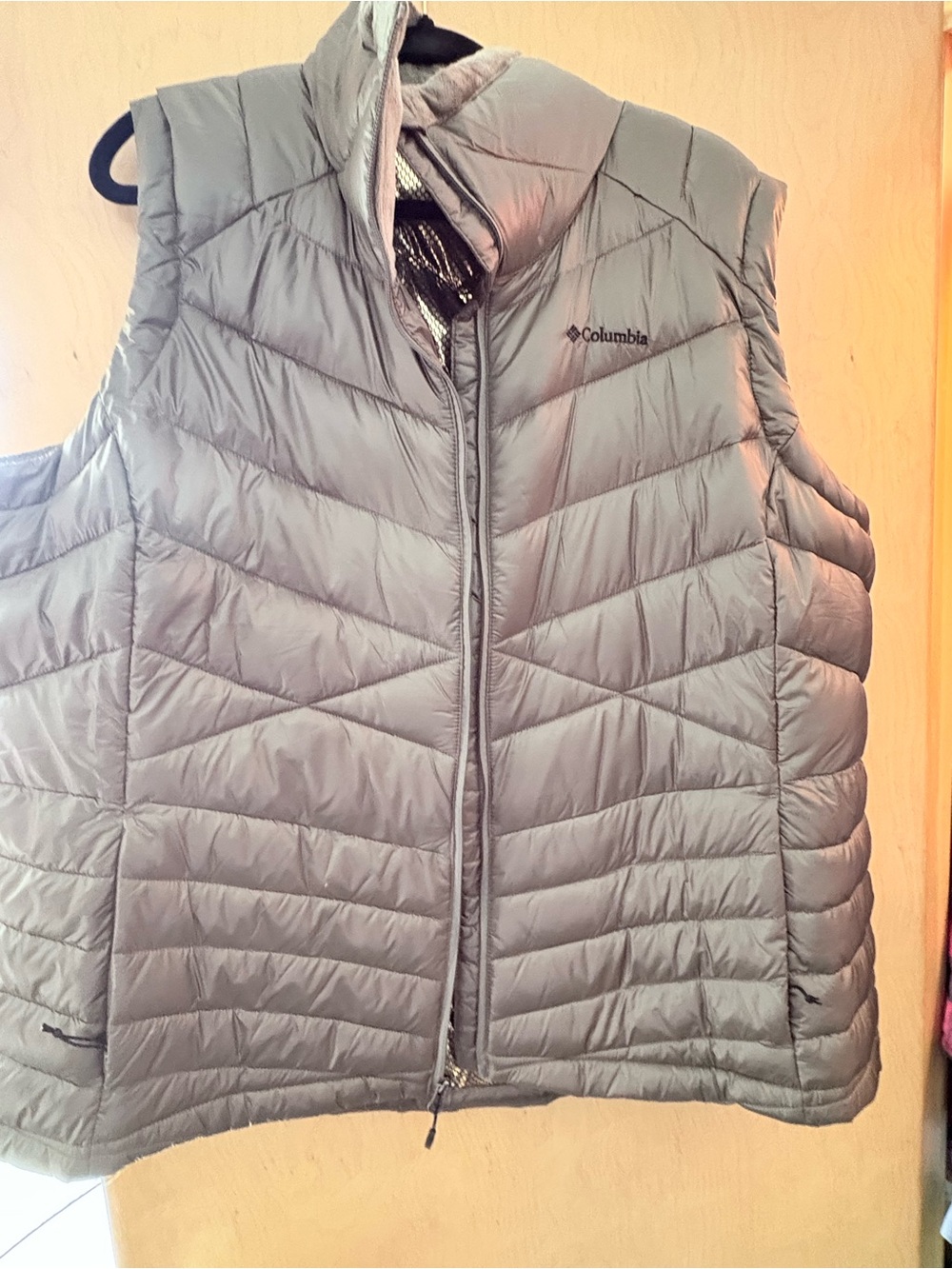 Columbia Women’s Light Gray Quilted Puffer Vest